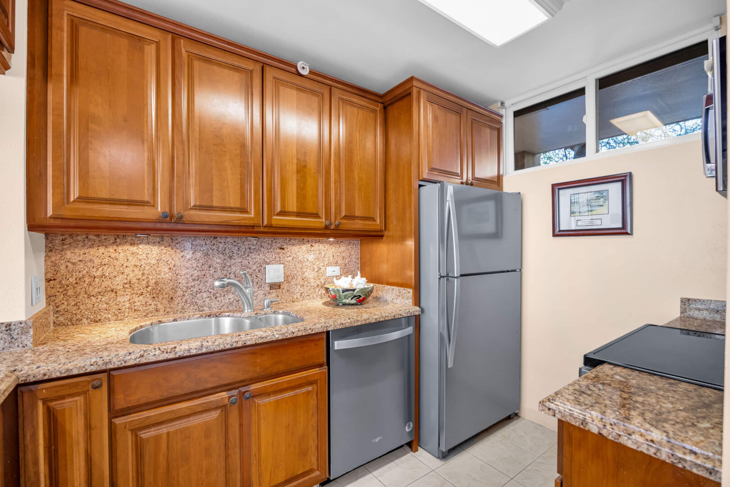 Condo in Lahaina · ★5.0 · 1 bedroom · 2 beds · 2 baths - Image 12