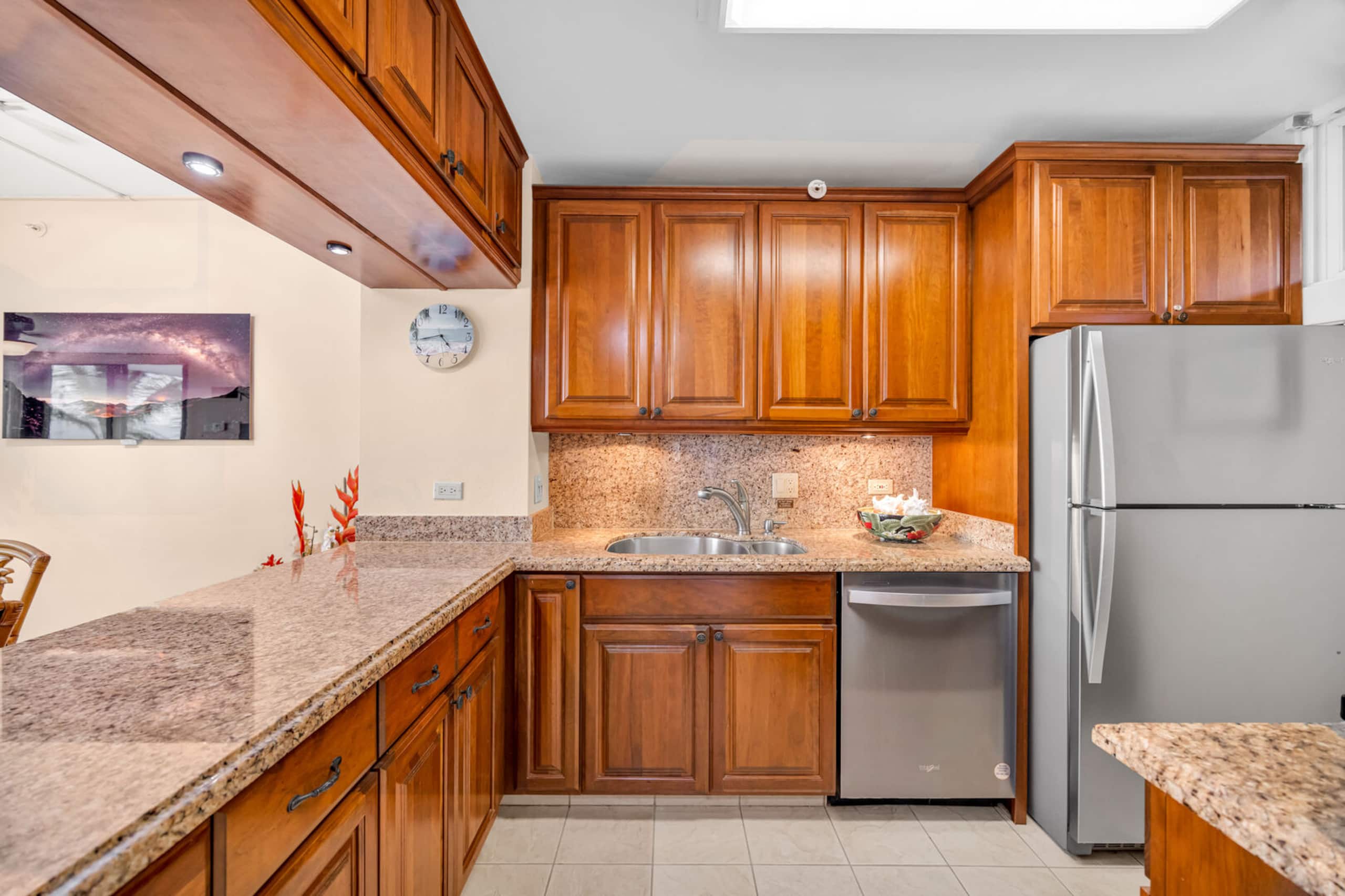 Condo in Lahaina · ★5.0 · 1 bedroom · 2 beds · 2 baths - Image 11