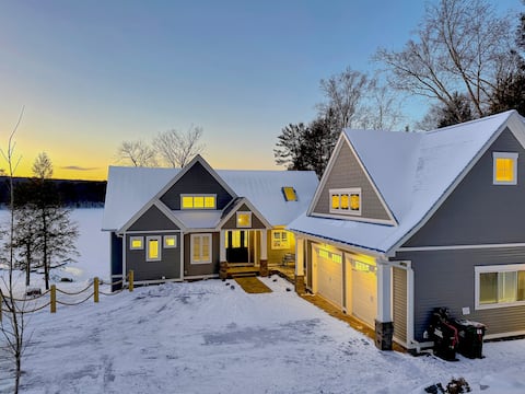 Lakeside Lodge with Studio Apt