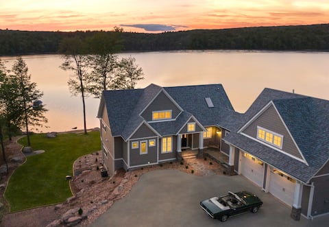 Lakeside Lodge with Studio Apt