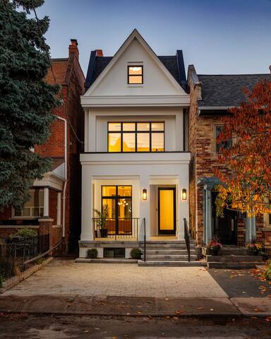 Custom Built Designer Home – 4BR Downtown Toronto! gallery image 4