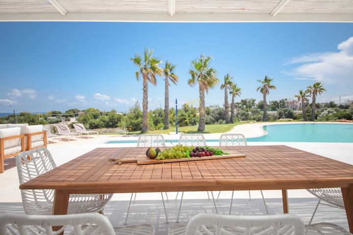 TD Villa Maestrale Luxury Pool & Sea View gallery image 2