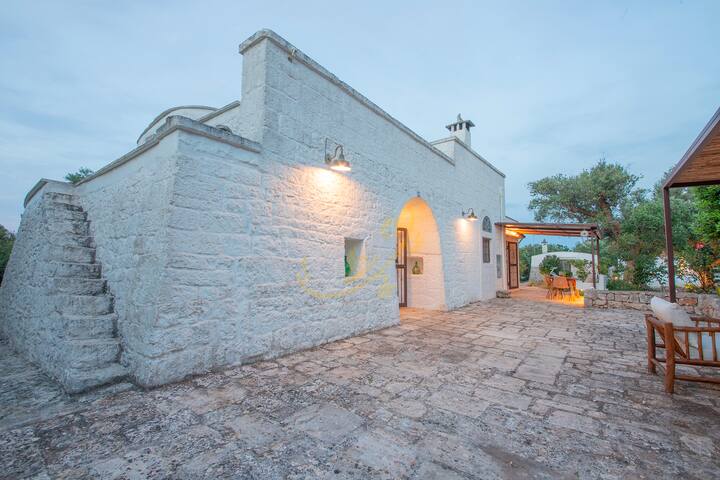 TD Trulli Chiara Tastefully Decorated with Pool gallery image 2