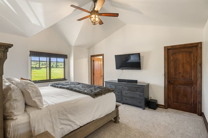 Chambre d'amis avec lit King Size à l'étage