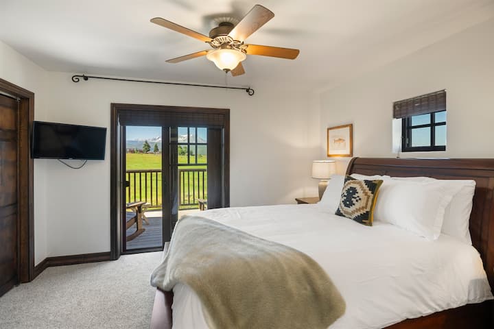 Chambre avec lit Queen Size à l'étage