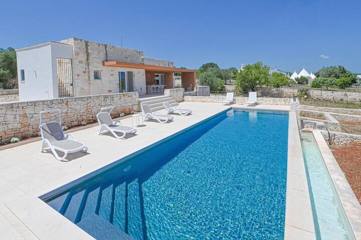 New Villa Antares with infinity Pool in Ostuni