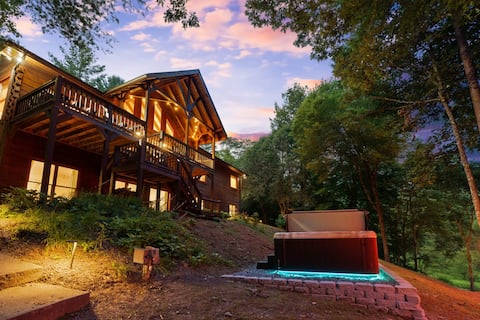 Lakefront ~ 2 Decks~Movie Theater~HotTub~Games