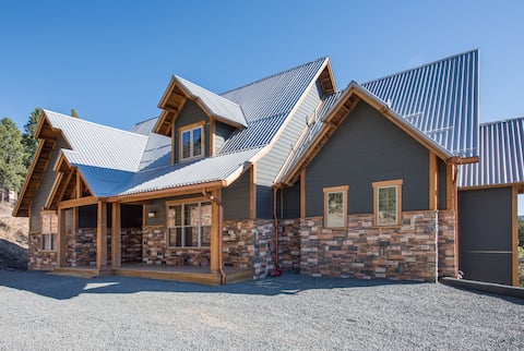 Abbey Lodge | Perfect for Large Groups, Hot Tub