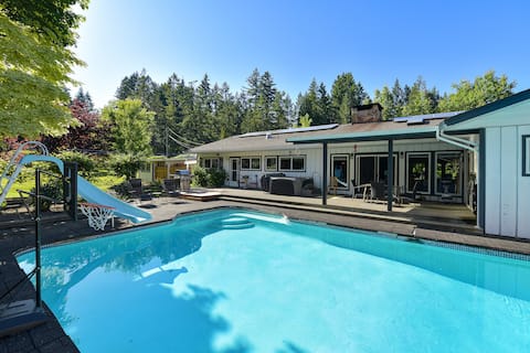 4 Bedroom Country Family Fun Estate with Pool