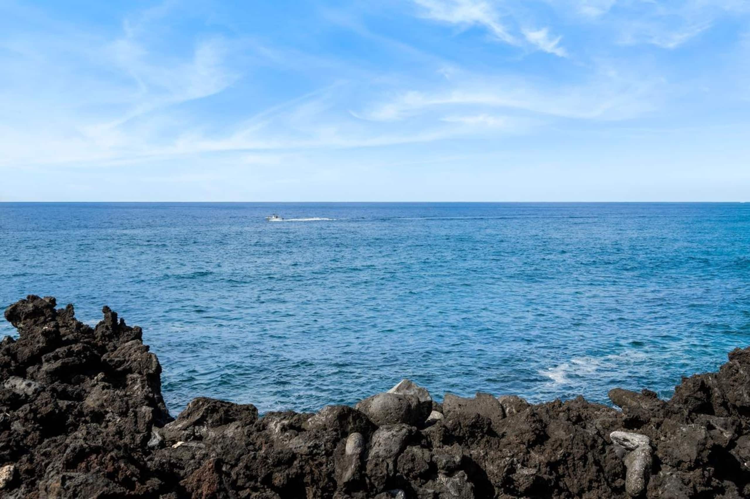 Condo in Kailua-Kona · ★4.75 · 2 bedrooms · 3 beds · 2 private baths - Image 9