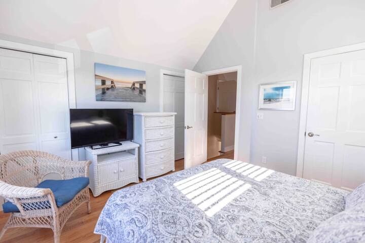 “Beachbreak” 4B/3Ba Ocean Views & Beach Access gallery image 5