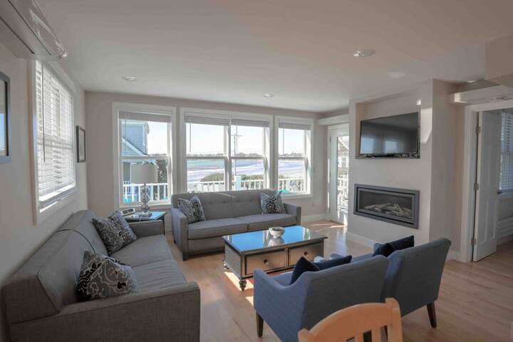 “Beachbreak” 4B/3Ba Ocean Views & Beach Access gallery image 3