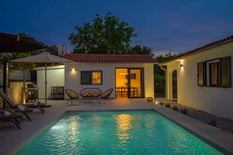 Top Airbnb: Villa E by Istrialux in Kapelica