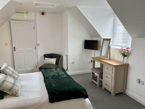 The Coach House - with Hot Tub