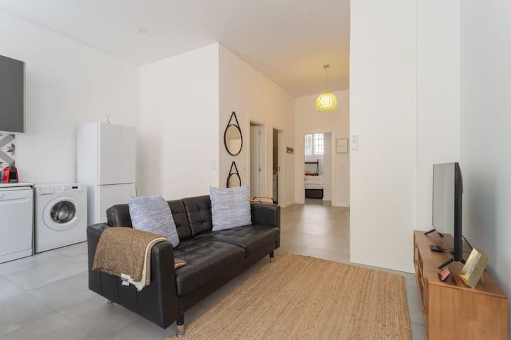 Super Central Walk Anywhere w/AC, Lift, 3BDR, 2BA gallery image 3