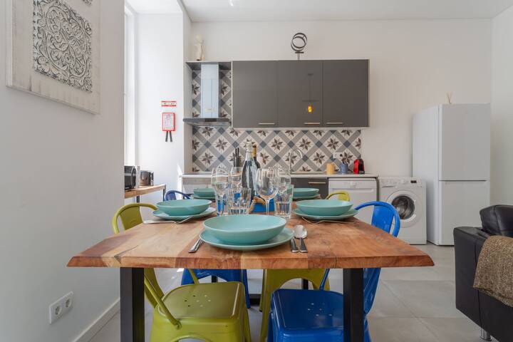 Super Central Walk Anywhere w/AC, Lift, 3BDR, 2BA gallery image 4