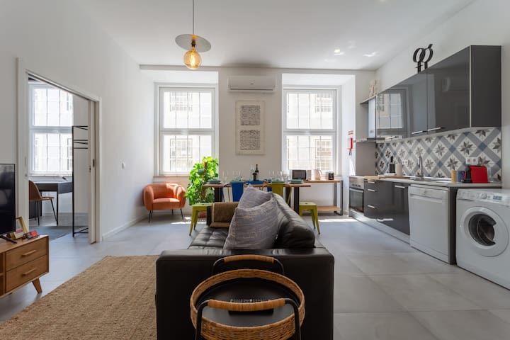 Super Central Walk Anywhere w/AC, Lift, 3BDR, 2BA