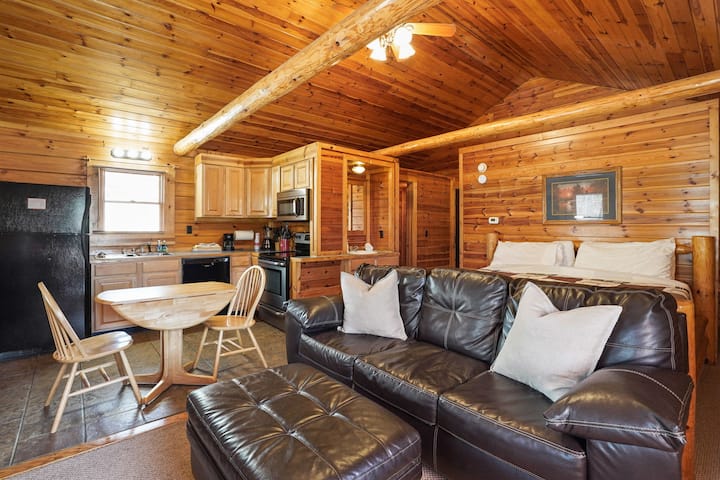 Dogwood Cabin | Hocking Hills, Romantic Retreat - Cabins for Rent