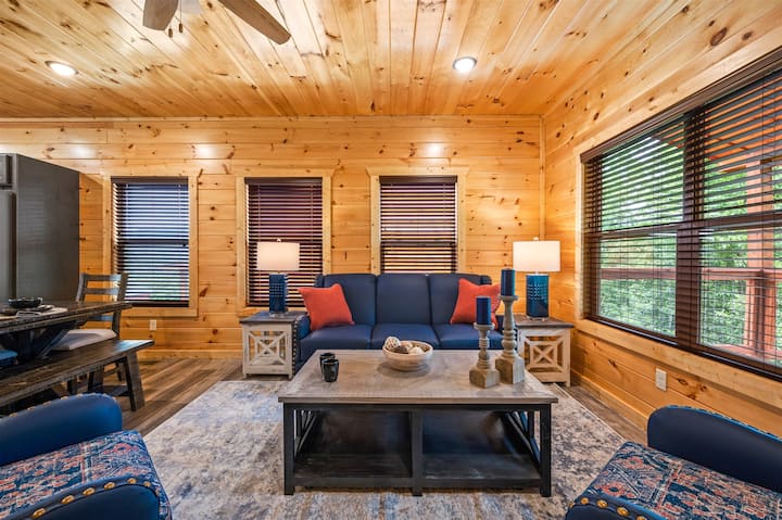 Mountain Views - Luxury 4 Bd Cabin W/indoor Pool - Sevierville, TN