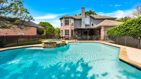 Heated Pool|Hot Tub|Sleeps 16|Putting Green!