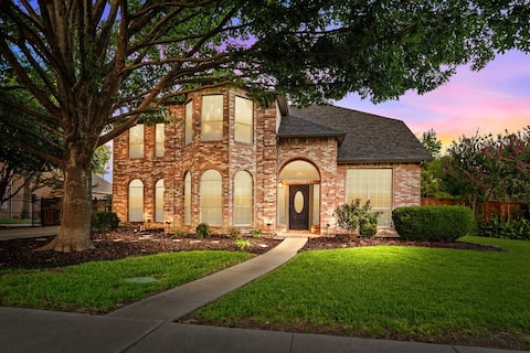 Heated Pool|Hot Tub|Sleeps 16|Putting Green!