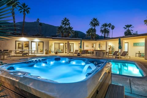 Top performing Airbnb: Poseidon's Adventure - Resort-Style Amenities in Palm Springs