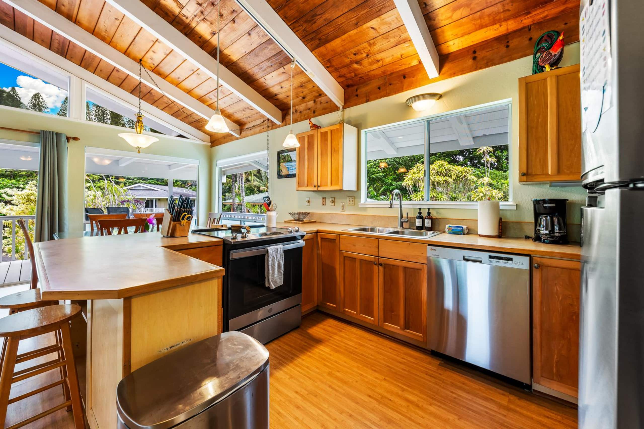 Home in Hanalei · ★4.84 · 2 bedrooms · 2 beds · 1.5 baths - Photo 7