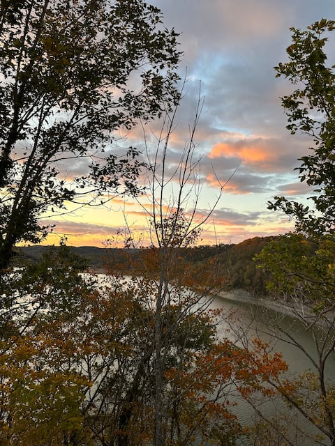 Cumberland Canvas: Lake View, Fire Pit & Game Room