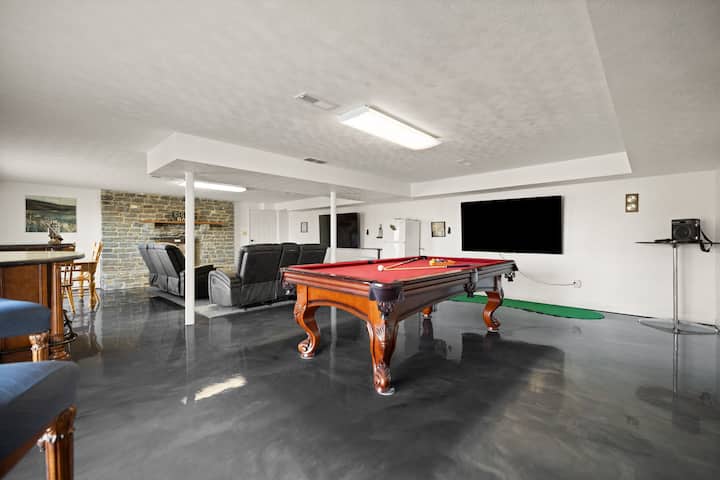 Lake View Mancave • Sleeps 16 • Lake Cumberland