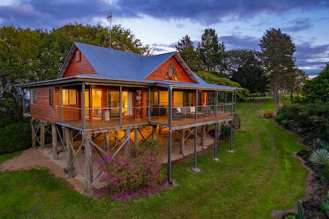 Wolvi Mountain Retreat - Ocean views & Fireplace