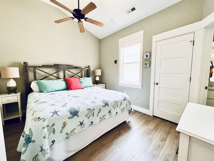 King Master #1 me banjë të kompletuar dhe televizor inteligjent me ekran të sheshtë