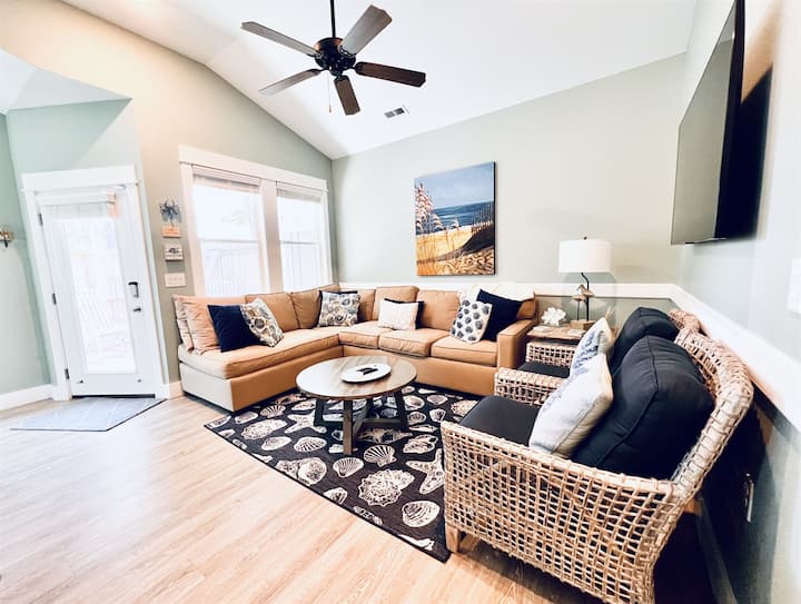 Dhoma e ndenjjes me divanin "Queen Sleeper"