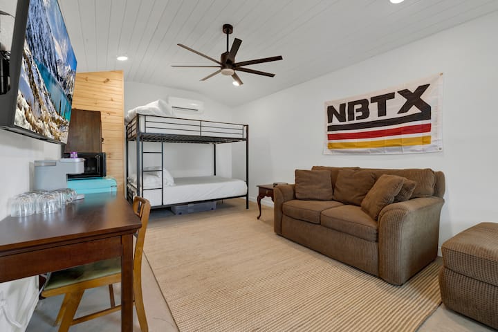 双层房内配有标准双层床。