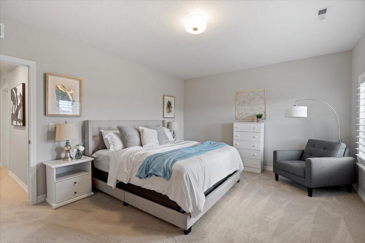 Main Bedroom - King Bed (Main Level) /
2nd Bedroom - Queen Bed (Main Level) /
3rd Bedroom- Queen Bed (Upper Level) /
4th Bedroom - Two (2) Full Beds (Upper Level) /
5th Bedroom - King Bed (Upper Level) /
Basement - King Bed and Bunk Beds (Lower Level