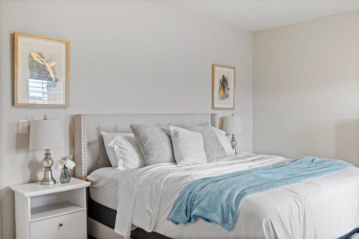 Main Bedroom - King Bed (Main Level) /
2nd Bedroom - Queen Bed (Main Level) /
3rd Bedroom- Queen Bed (Upper Level) /
4th Bedroom - Two (2) Full Beds (Upper Level) /
5th Bedroom - King Bed (Upper Level) /
Basement - King Bed and Bunk Beds (Lower Level