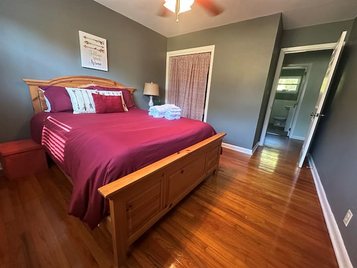 Spacious 4br/2ba Home Near Fsu, Capitol & Hospital - Tallahassee, FL