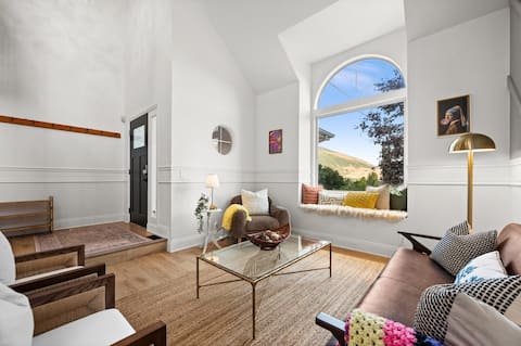 Close to Mtns+Resorts/Hot Tub/Heated Deck/Fire Pit