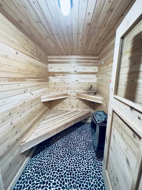 Ruby Peak Spa Loft w/ Private Vault Sauna