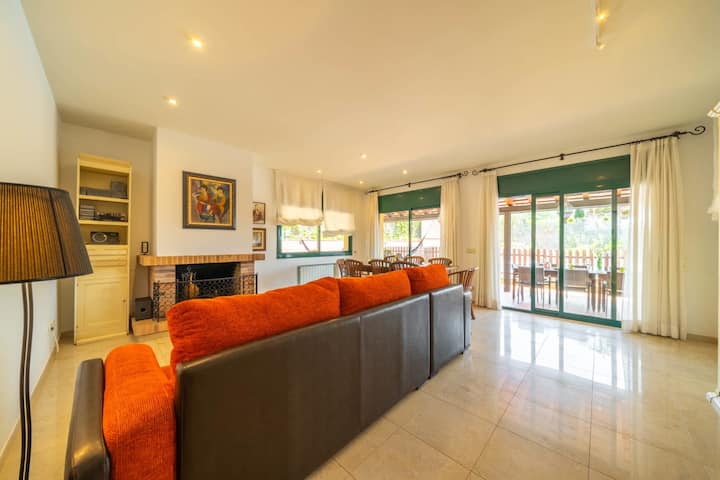 Villa Margot – Private Pool, Bbq & A/c - Lloret de Mar