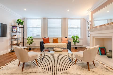 Spacious Soho Flat in a Classic London Townhouse