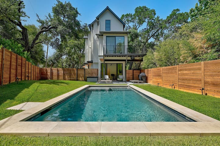 High-End Design + Private Pool – Sultana!