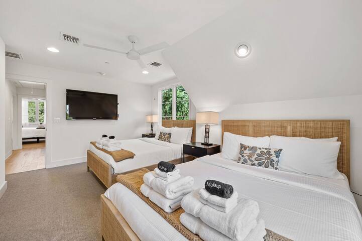 High-End Design + Private Pool – Sultana! gallery image 5