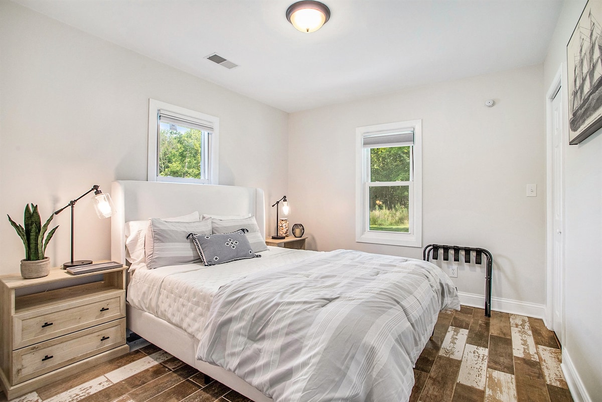 Découvrez le confort dans l'une des chambres queen size, conçues pour une retraite reposante.   