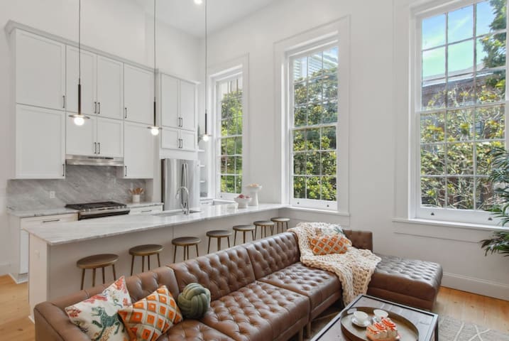 Two Luxe CBD Hotel Suites | Near French Quarter