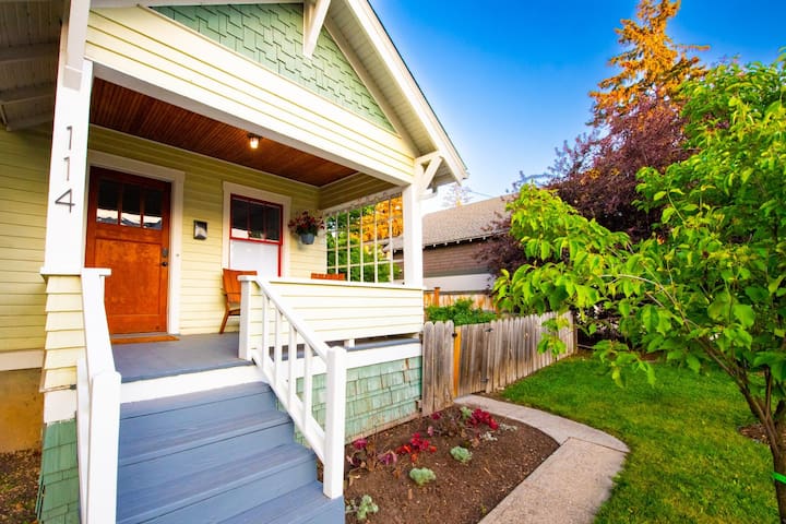 Downtown Garden Getaway-Cozy home near downtown Bo gallery image 2