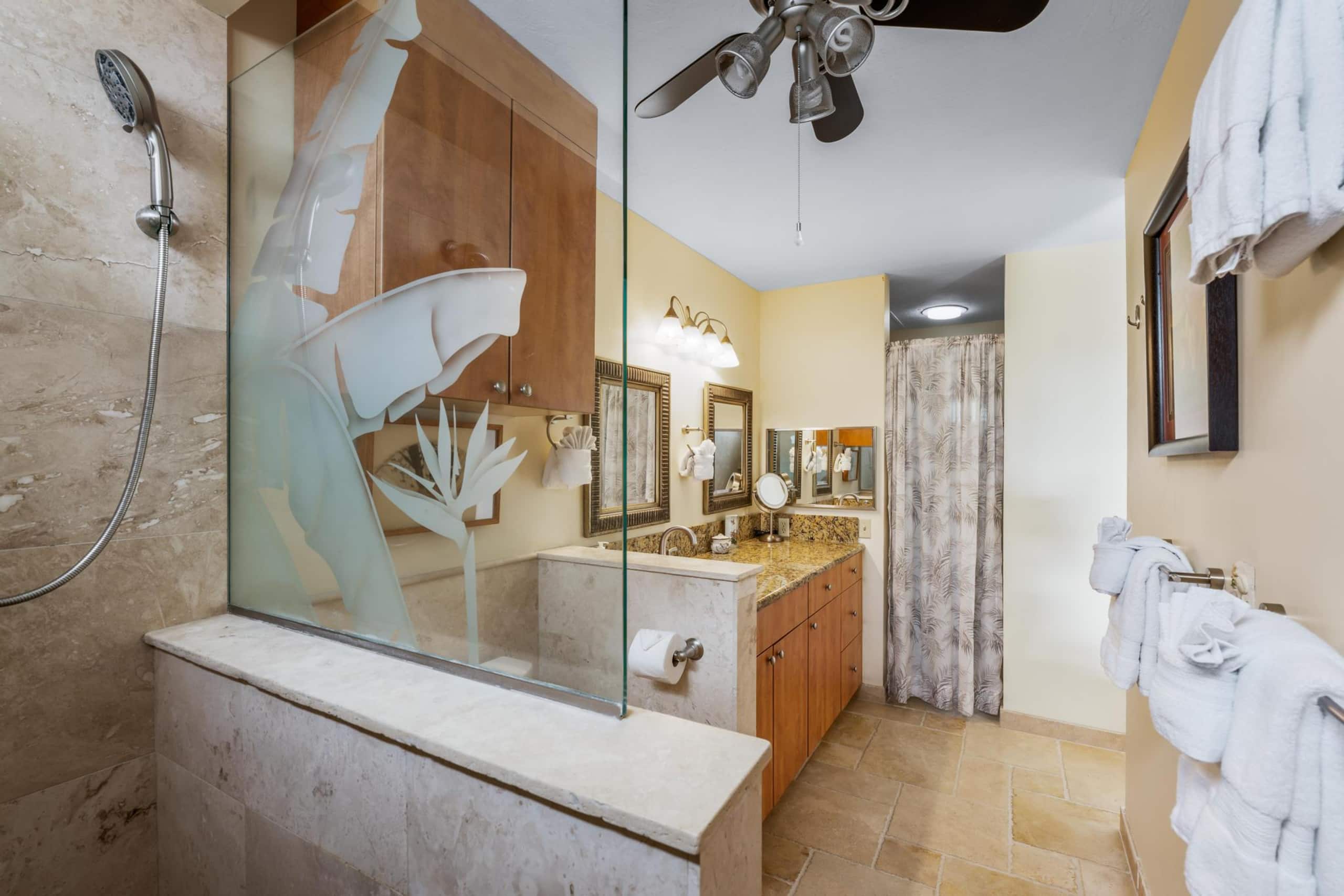 Condo in Kailua-Kona · ★4.71 · 2 bedrooms · 2 beds · 2 shared baths - Image 15