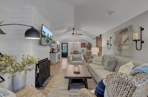 Popular Airbnb listing: Little Cottage by the Sea-Hot Tub-Many Extras-New in Isle Of Palms
