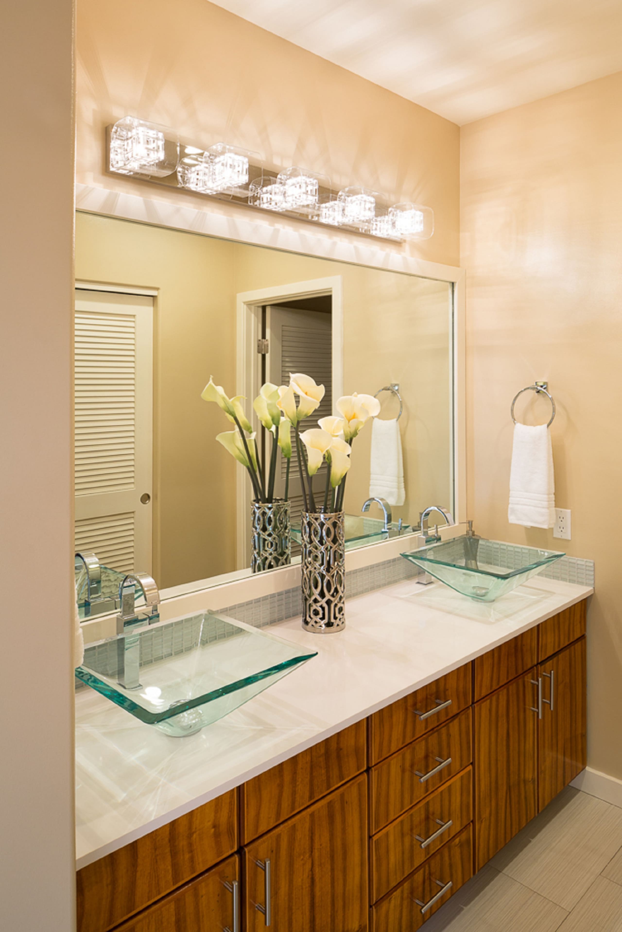 Home in Kailua-Kona · ★4.53 · 5 bedrooms · 7 beds · 3.5 private baths - Image 23
