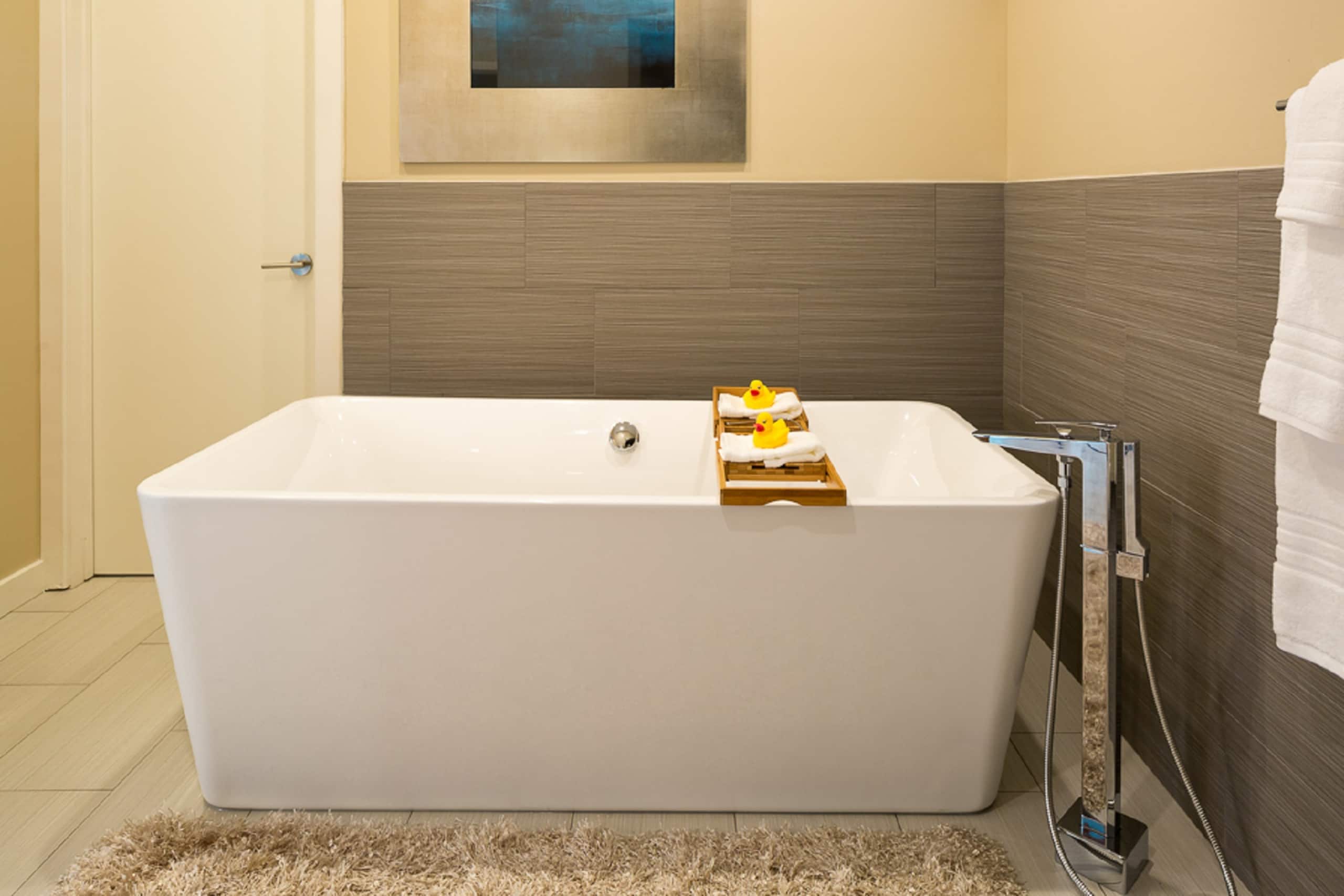 Home in Kailua-Kona · ★4.53 · 5 bedrooms · 7 beds · 3.5 private baths - Image 18