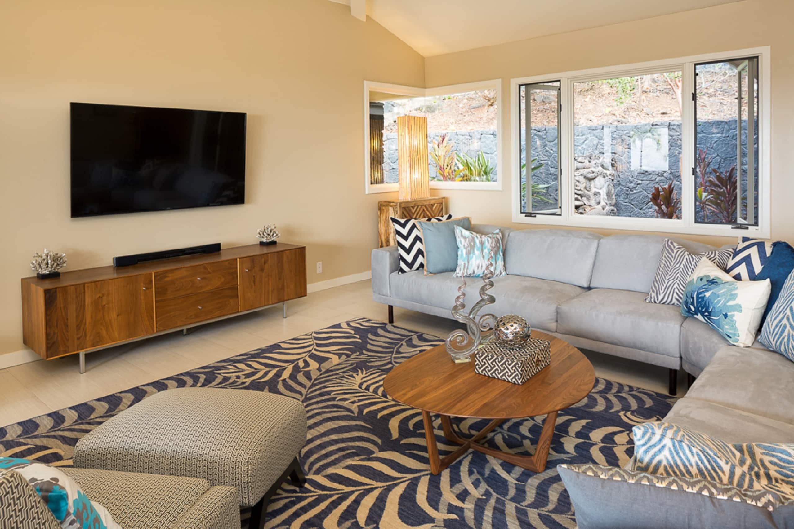 Home in Kailua-Kona · ★4.53 · 5 bedrooms · 7 beds · 3.5 private baths - Image 7